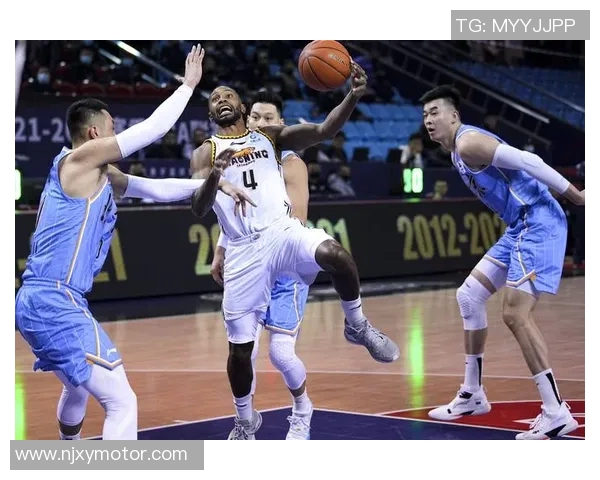 北京首钢与福建豹激战正酣谁将赢得这场篮球巅峰对决的胜利 北京首钢与福建豹激战正酣谁将赢得这场篮球巅峰对决的胜利